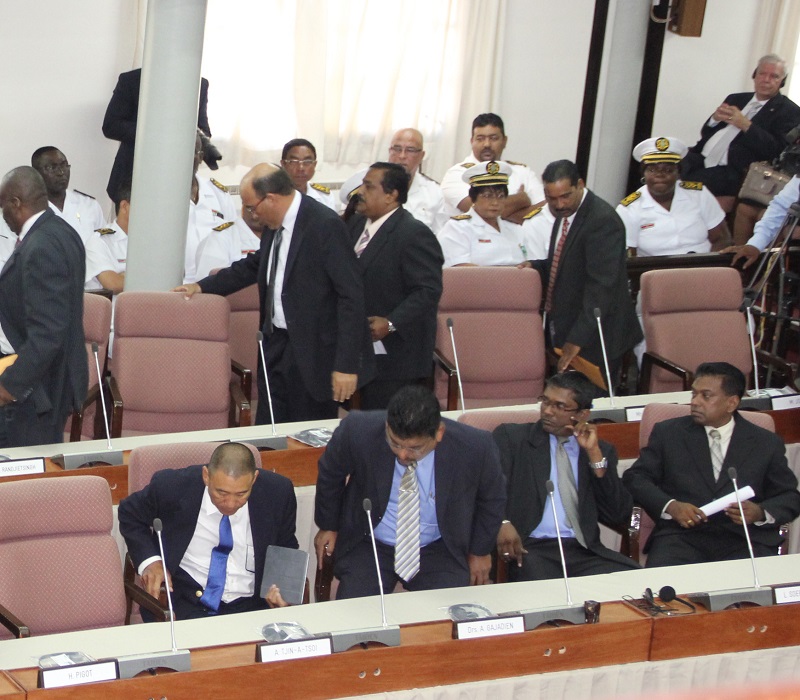 Read more about the article Salarisverhoging parlementariërs onrechtvaardig