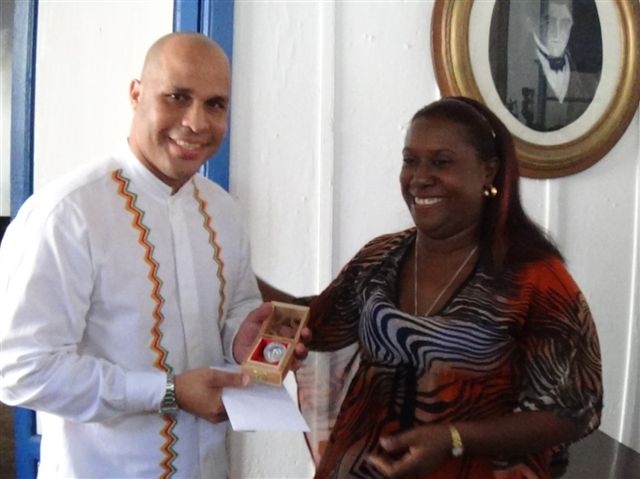 Read more about the article Hoge Cubaanse onderscheiding voor ambassadeur Antonius