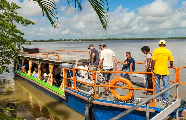 Read more about the article 278.000 toeristen reisden in 2017 naar Suriname
