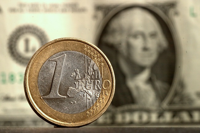 Read more about the article Euro zakt naar laagste niveau in 4,5 jaar