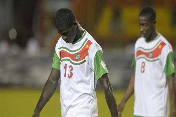 Read more about the article Suriname zakt acht FIFA-plaatsen