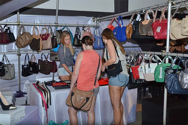 Read more about the article Fashion Fair sfeer in V- Tunnel
