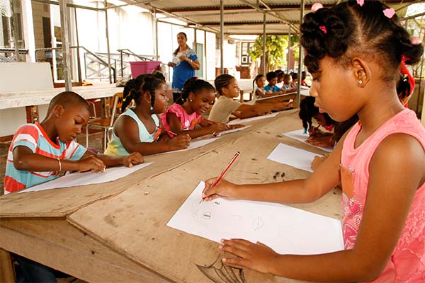 Read more about the article Honderd kinderen in Nola Hatterman Vakantieproject