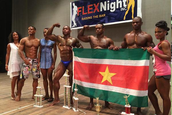 Read more about the article Bodybuilders in de prijzen op Flex Night Guyana