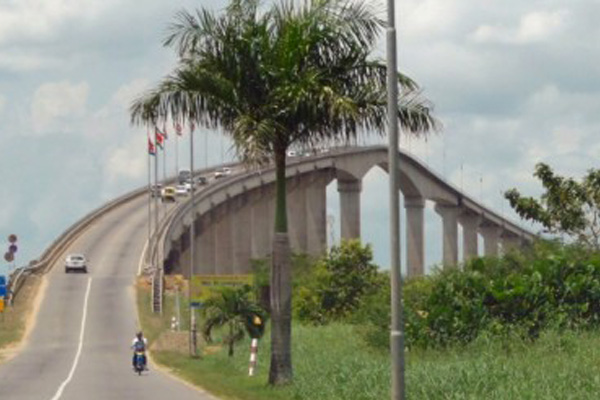 Read more about the article Nieuwe brug over Surinamerivier van cruciaal belang