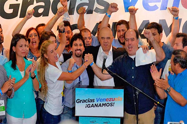 Read more about the article Grote overwinning voor oppositie bij verkiezingen Venezuela