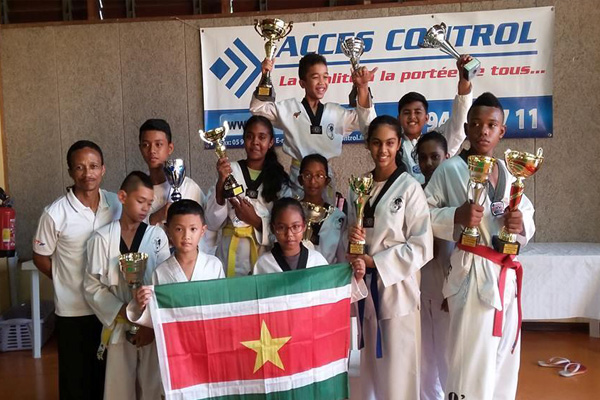 Read more about the article Taekwondo-pupillen boeren goed in Frans-Guyana