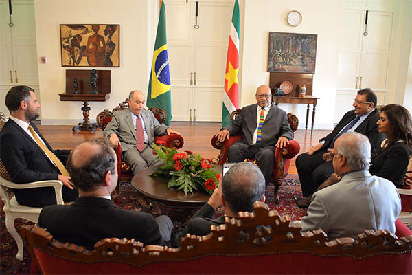 Read more about the article Suriname en Brazilië ondertekenen bilaterale overeenkomsten