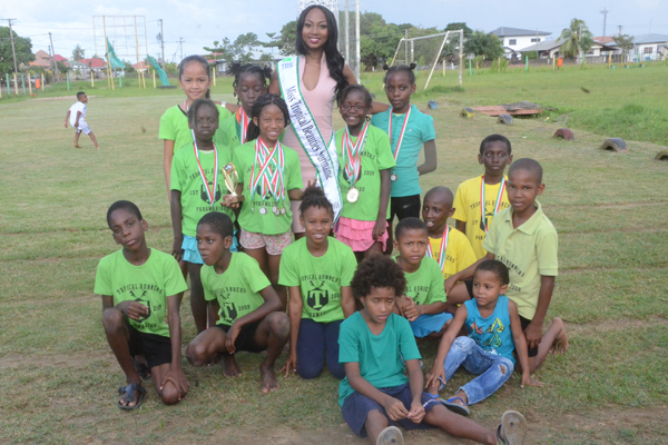 Read more about the article Miss Tropical Beauties motiveert pupillen Tropical Runners