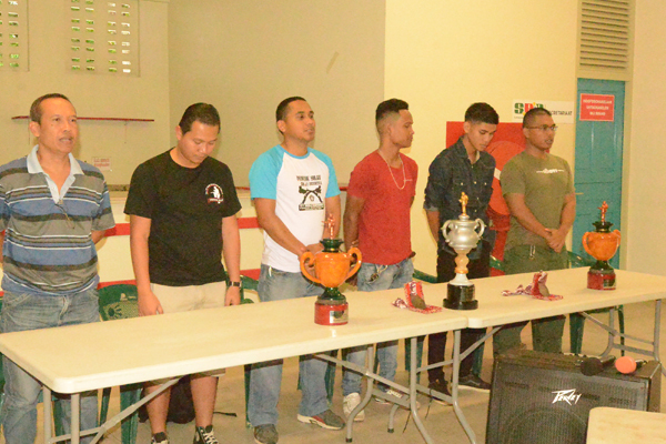Read more about the article Pencak silat-delegatie Suriname toonde gewonnen prijzen kampioenschappen Bali, Indonesië