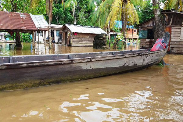 Read more about the article Tientallen Surinaamse dorpen wachten op hulp na ongekende overstromingen