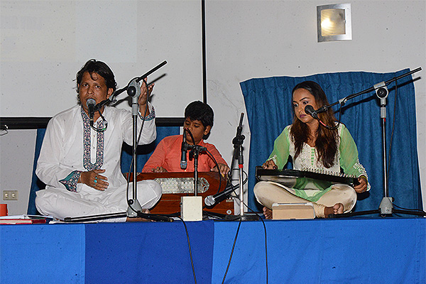 Read more about the article Mohammad Nizam geeft demonstratie klassieke Indiase muziekstijlen