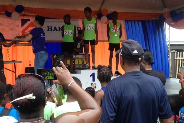 Read more about the article Clean sweep pupillen Tropical Runners tijdens Hakrinbank-loop