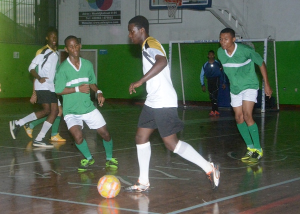 Read more about the article Zaalvoetbalbond breidt uit met jeugdcompetitie