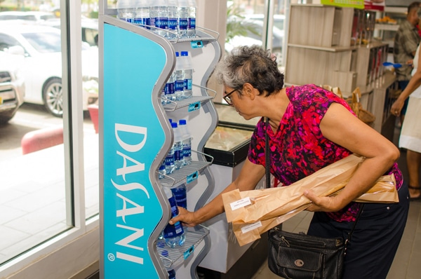 Read more about the article Dasani water weer verkrijgbaar na investering van SRD 4 miljoen