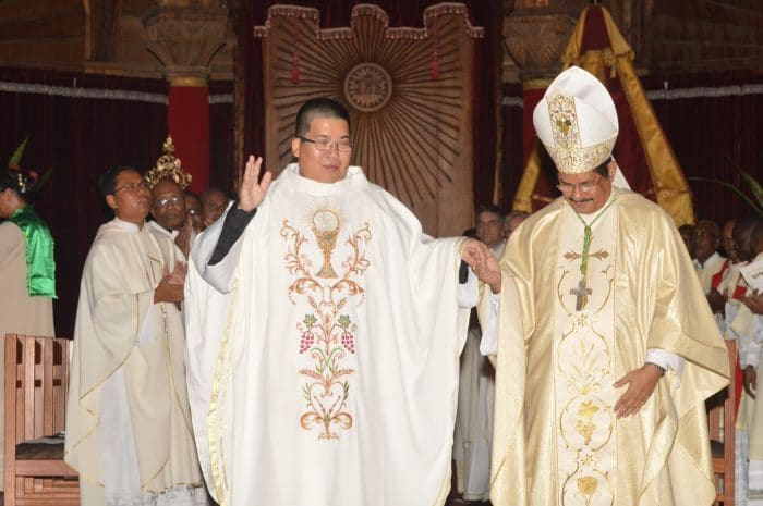 Read more about the article Woei A Jin eerste Chinese priester in Suriname
