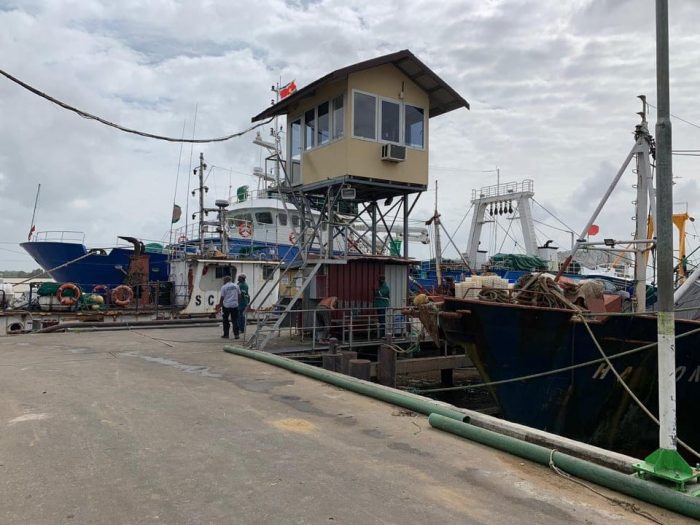 Read more about the article Chinese trawlers onder aandacht van Bouterse