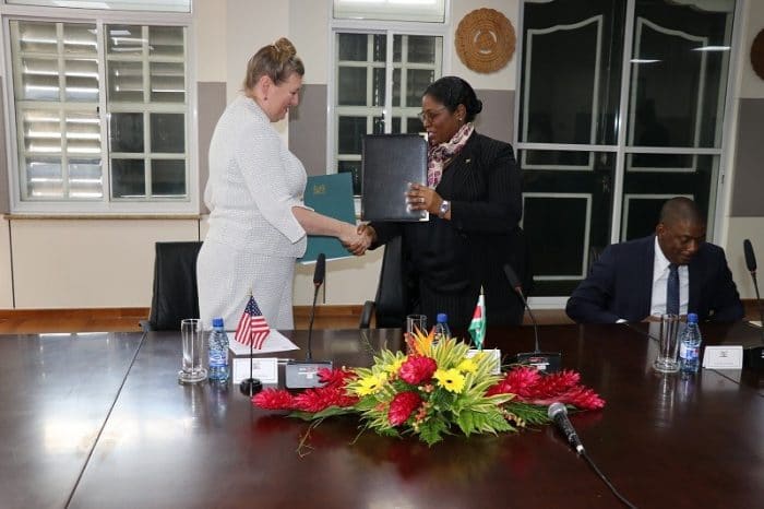 Read more about the article VS en Suriname tekenen luchtvervoersovereenkomst