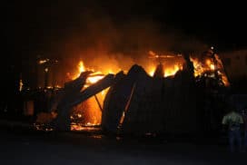 Op oudejaarsavond omstreeks 23.00uur, woedde er een grote brand op de hoek van de Zwartenhovenbrugstraat en het Molenpad. Twee panden werden in de as gelegd. (