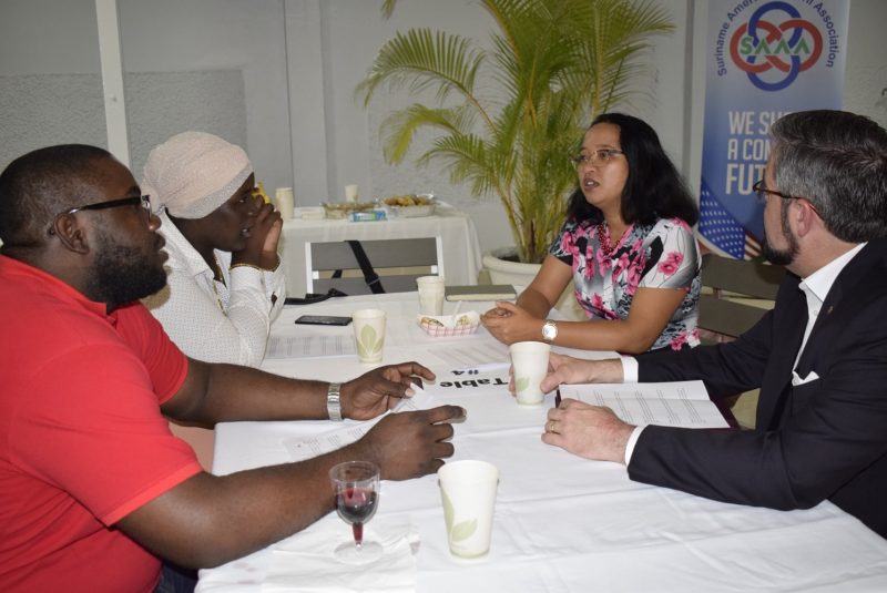 Read more about the article Surinaamse VS-alumni wisselen ervaringen uit