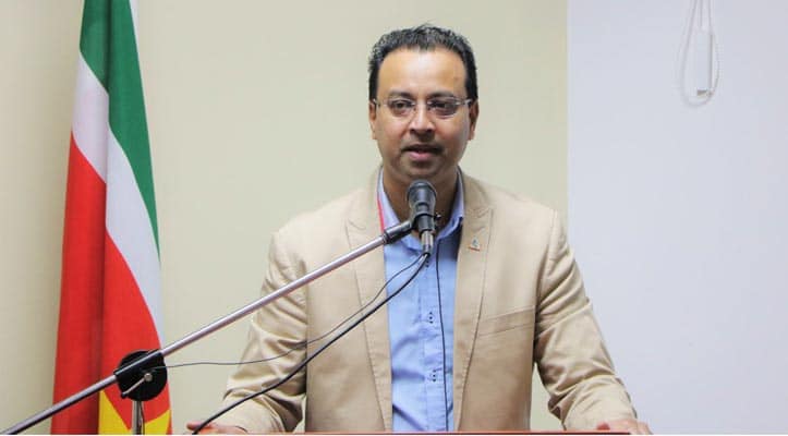 Read more about the article Minister Nurmohamed voor werkbezoeken naar districten