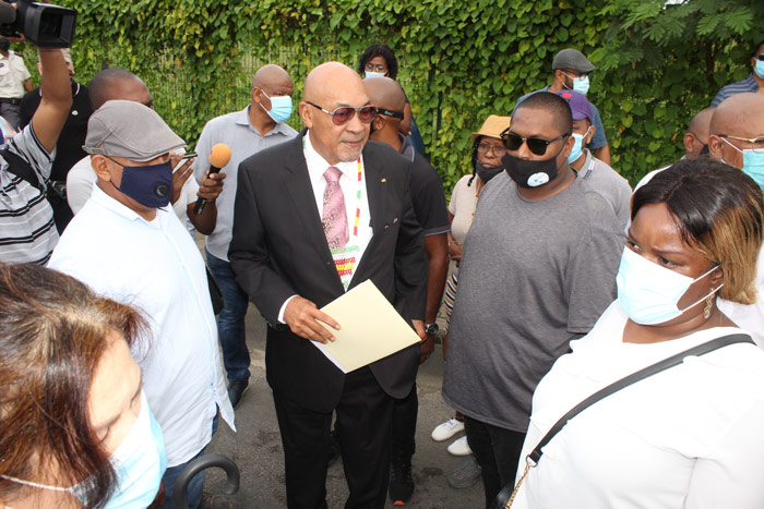 Read more about the article BOUTERSE DREIGT MET WAPENS?
