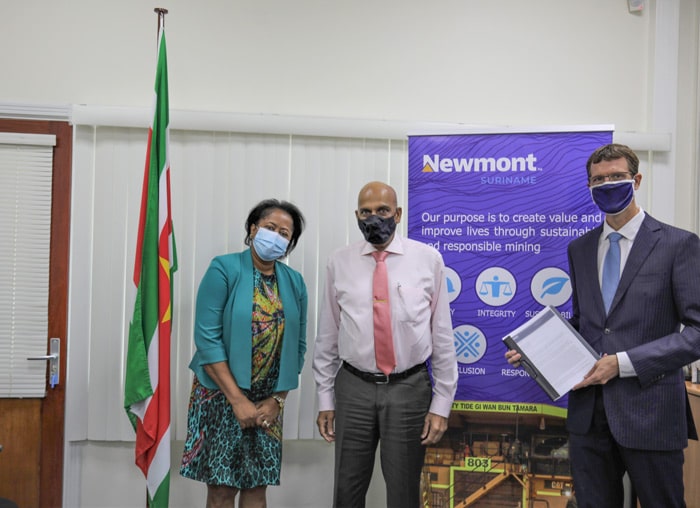 Read more about the article Newmont Suriname levert een solidariteitscontributie van 10 miljoen US dollar
