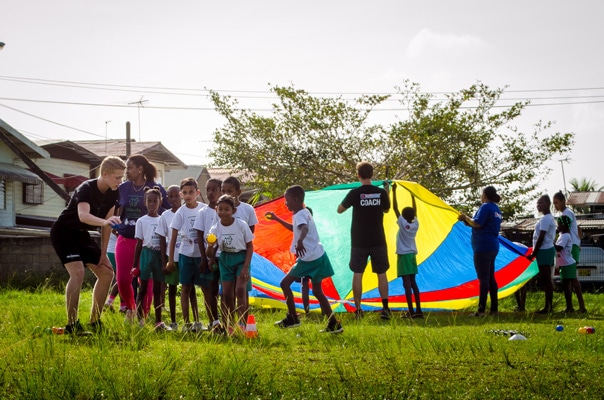 Read more about the article Sporten en bewegen met Special Heroes Suriname