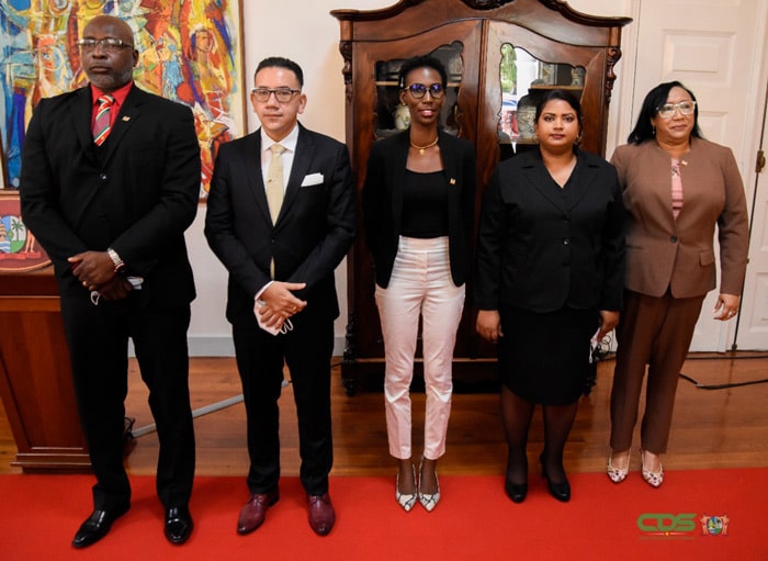 Read more about the article President Santokhi beëdigt drie ambassadeurs