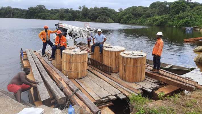 Read more about the article 1×24 uur elektriciteit voor 10 dorpen Boven-Suriname