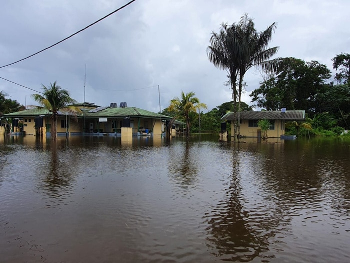 Wateroverlast-binnenland-zware-regens-medische-zendiing