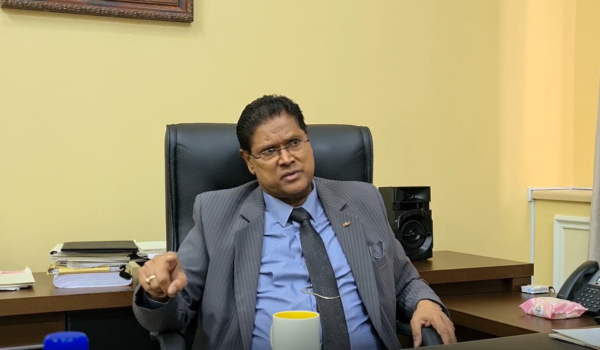visvergunningen Guyanese vissers president Chandrikapersad Santokhi