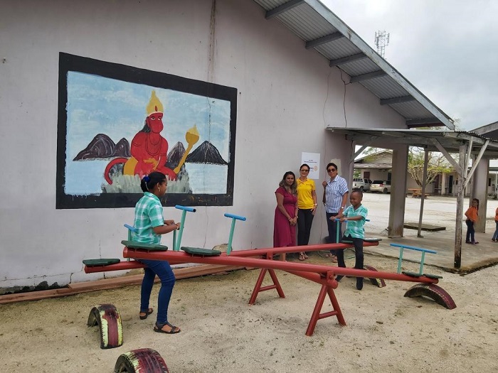 Read more about the article Rotary Club of Paramaribo renoveert mediatheek en speeltuin Shri Brahmaschool