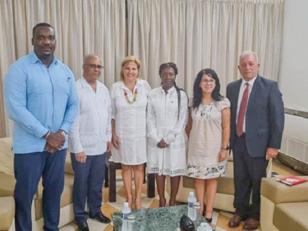Read more about the article Veel mogelijkheden voor handel tussen Cuba – Suriname