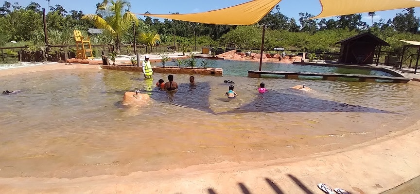 Read more about the article Eerste chloorvrije zwembad in Suriname in gebruik genomen