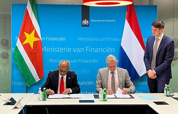 Read more about the article Suriname en Nederland ondertekenen overeenkomst schuldherschikking Paris Club