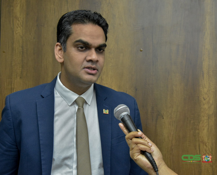 Read more about the article Minister Ramadhin: ‘We moeten de kwaliteit van ons leven verbeteren’