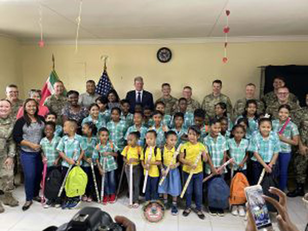 Read more about the article Surinaamse en Amerikaanse militairen renoveren drie scholen