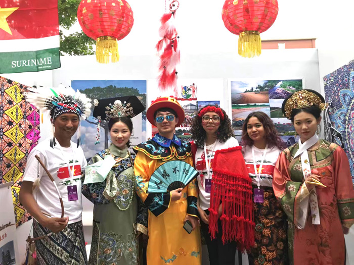 Read more about the article Bursalen belichten Suriname tijdens cultureel festival in China