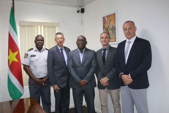 Read more about the article Franse politie attaché Lacoste bezoekt minister Amoksi