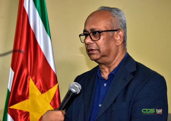 Read more about the article Indiase president naar Suriname voor viering 150 jaar Hindoestaanse Immigratie
