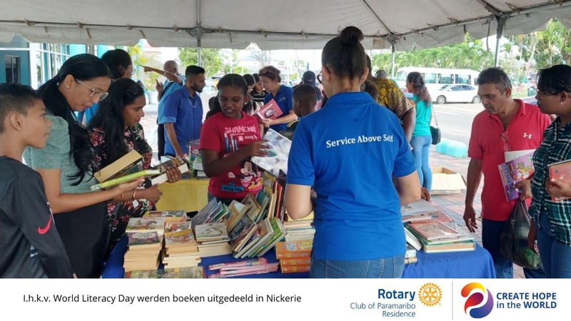 Read more about the article RCPR doneert boeken in kader van International Literacy Day