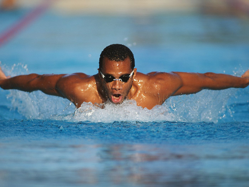 Read more about the article Anthony Nesty eerste zwarte Amerikaanse hoofdzwemcoach op Olympische Spelen