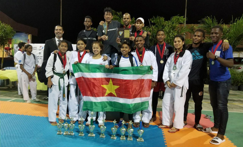 Read more about the article Surinaamse taekwondo’s keren met 21 medailles terug uit Aruba