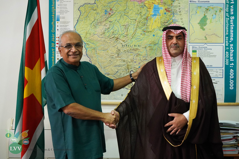 Read more about the article Minister Sewdien heeft kennismakingsbezoek met Saoedische ambassadeur