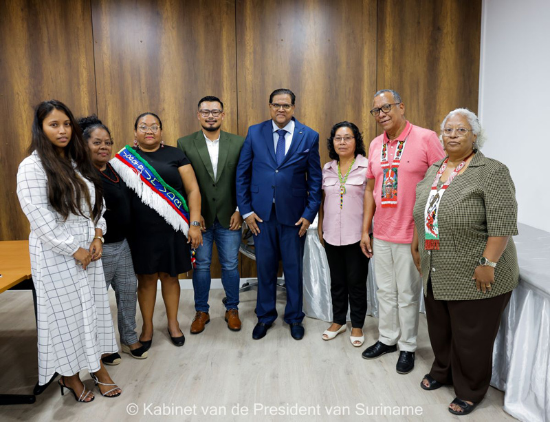 Read more about the article Inheems Kollectief Suriname maakt opwachting bij president Santokhi