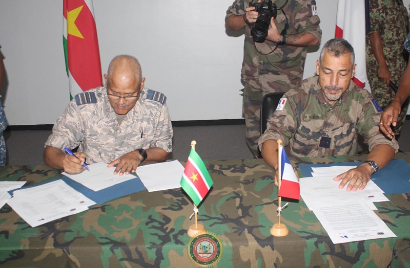 Read more about the article Suriname en Frans-Guyana zetten legersamenwerking voort