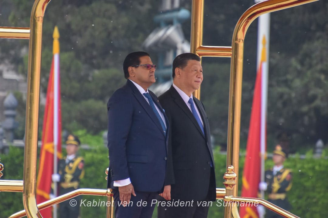Read more about the article President Santokhi met militaire eer verwelkomd door president Xi Jinping