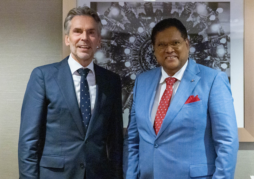 Read more about the article President Santokhi heeft onderhoud met Nederlandse minister-president Schoof