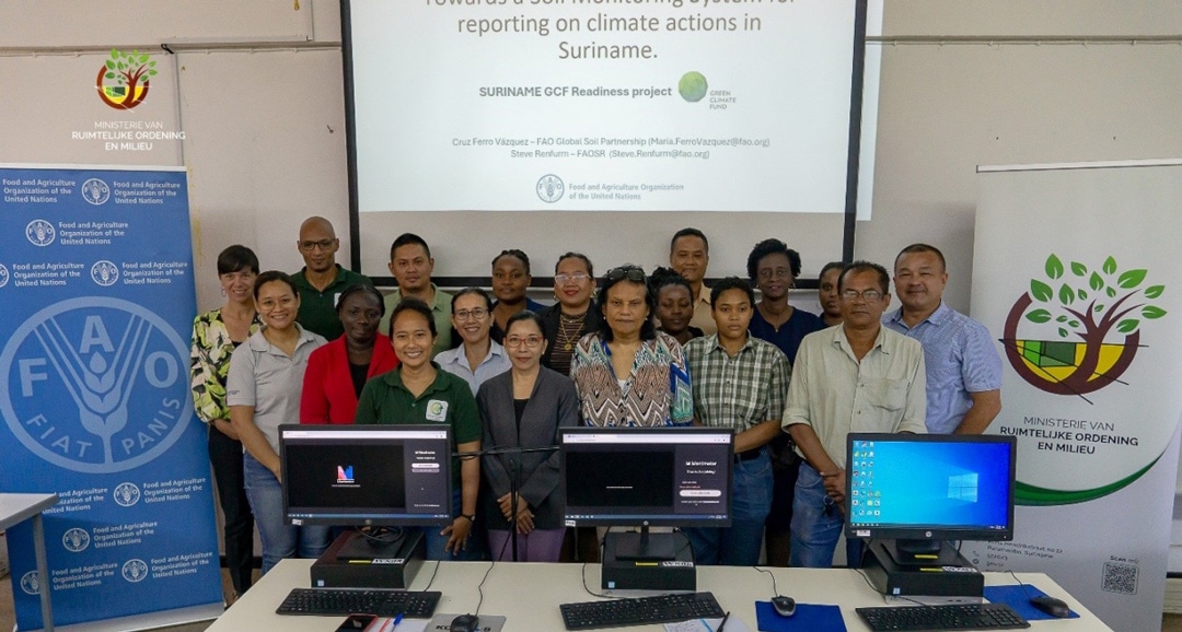 Read more about the article Suriname versterkt klimaatactie met workshop over bodembewaking en rapportage